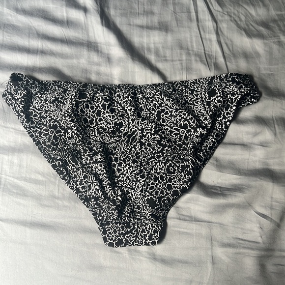 Old navy bathing suit bottom - Picture 2 of 3